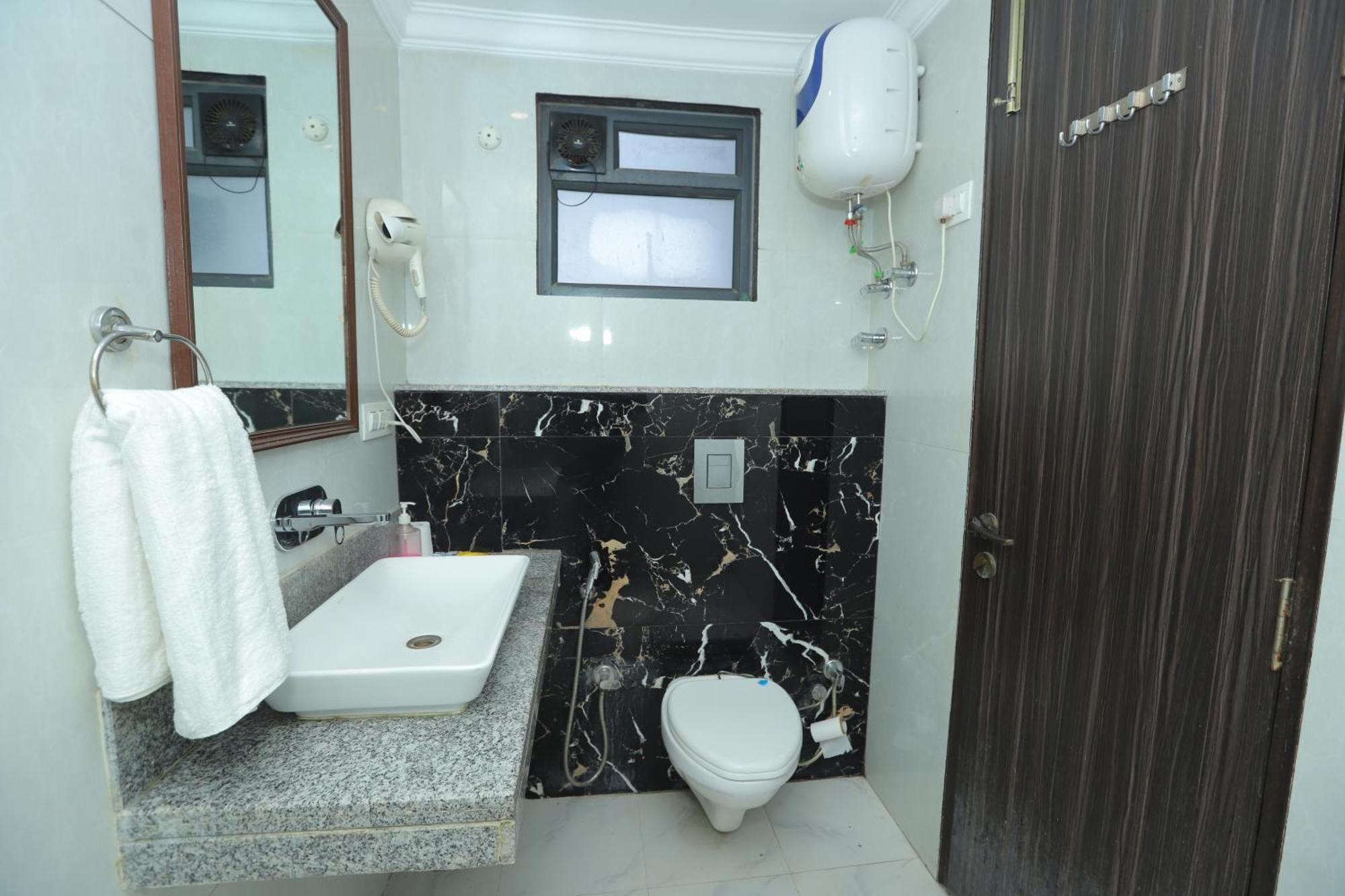 The Almora Residency - Complimentary Airport Trasnfer Otel Yeni Delhi Dış mekan fotoğraf