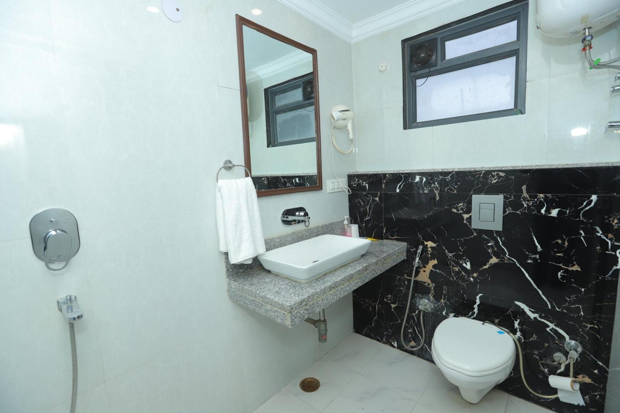The Almora Residency - Complimentary Airport Trasnfer Otel Yeni Delhi Dış mekan fotoğraf