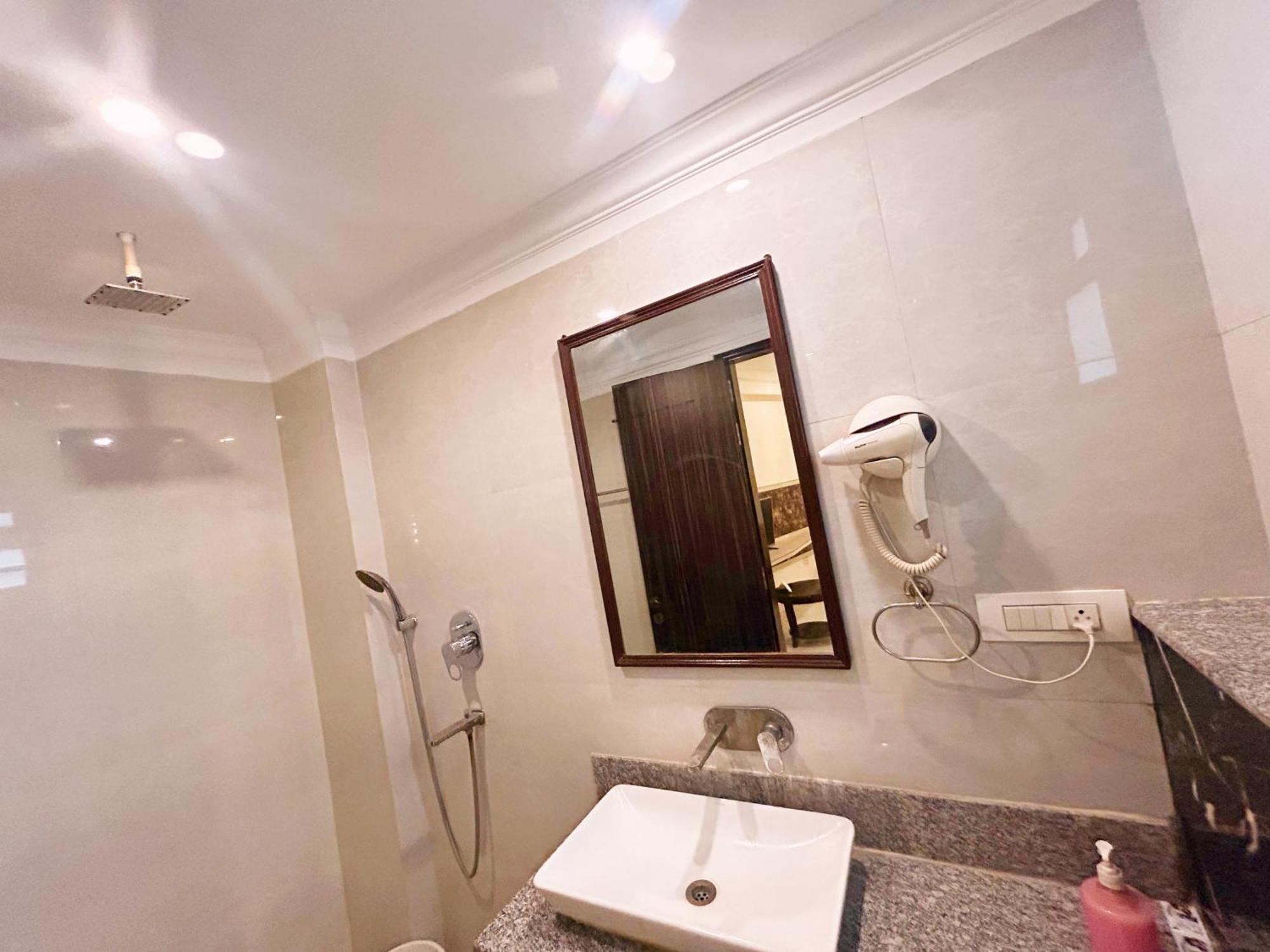 The Almora Residency - Complimentary Airport Trasnfer Otel Yeni Delhi Dış mekan fotoğraf