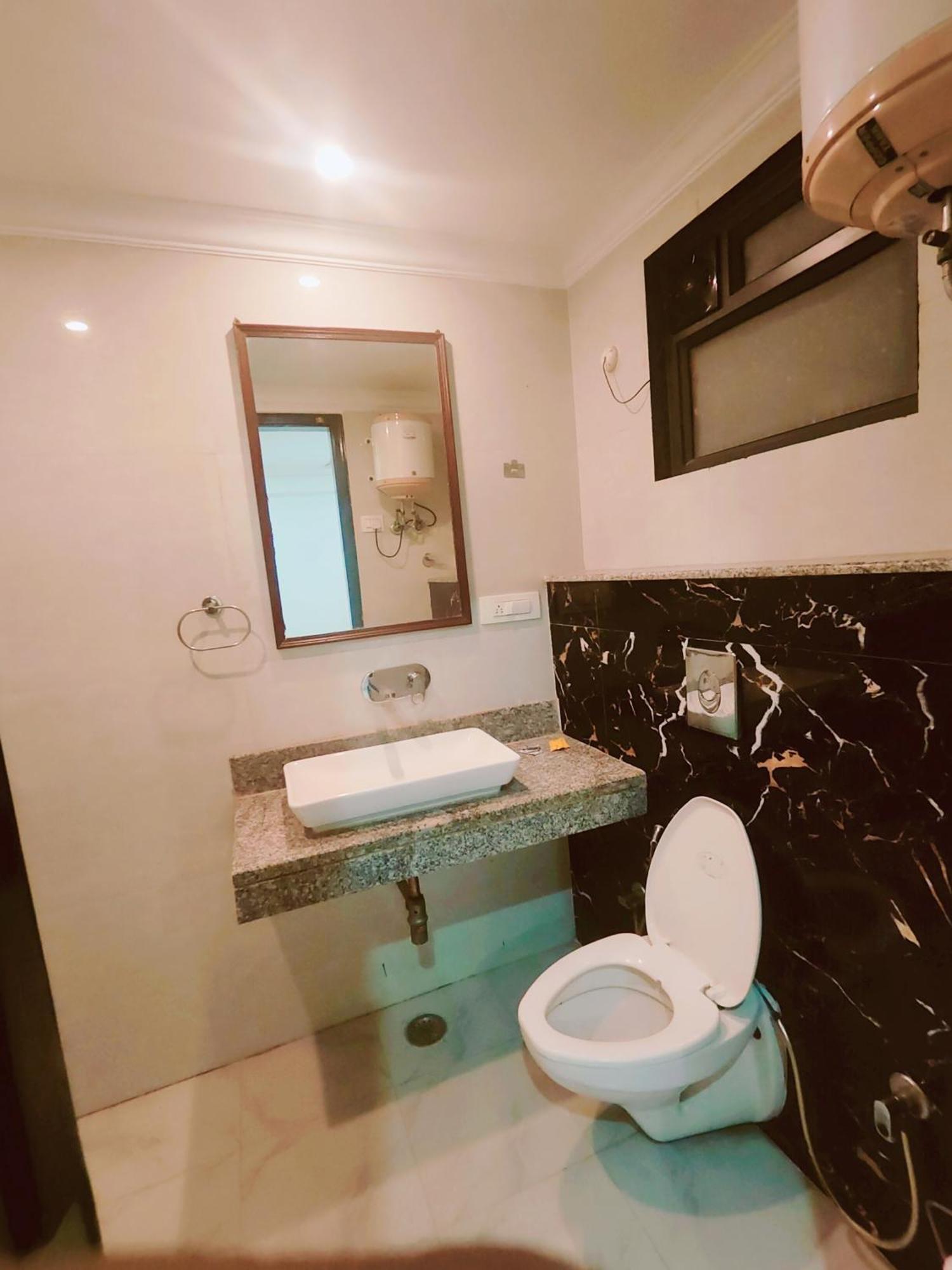The Almora Residency - Complimentary Airport Trasnfer Otel Yeni Delhi Dış mekan fotoğraf