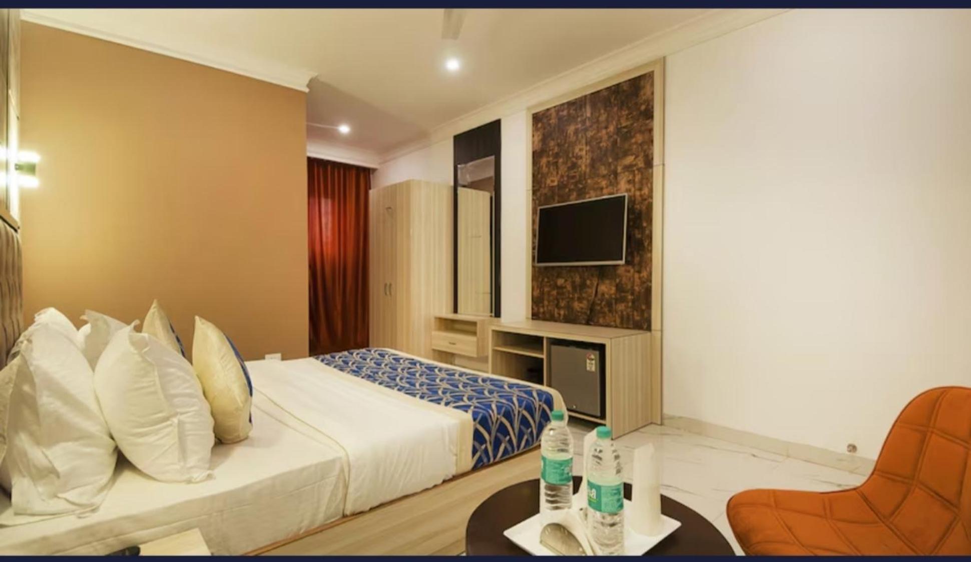 The Almora Residency - Complimentary Airport Trasnfer Otel Yeni Delhi Oda fotoğraf