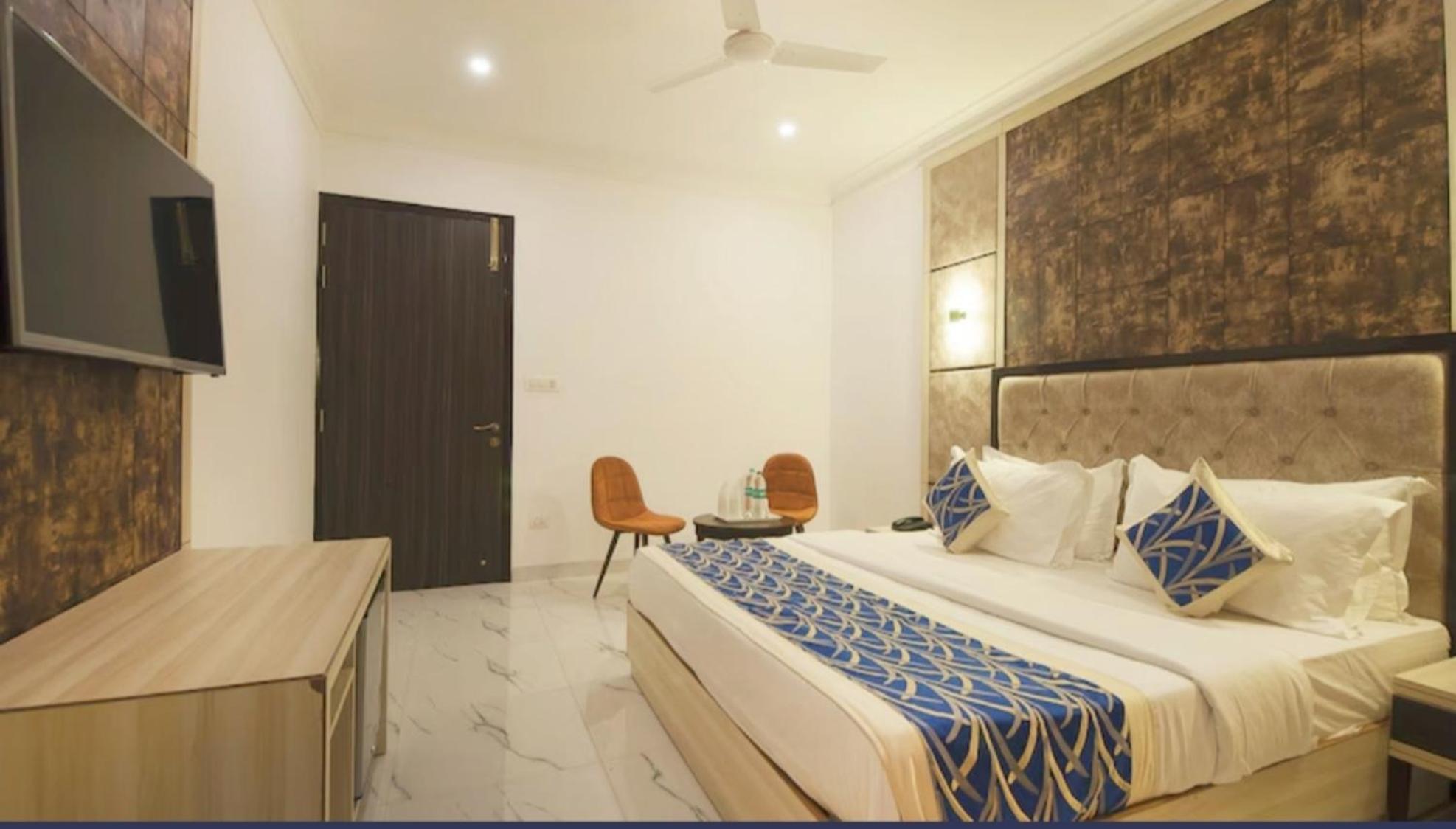 The Almora Residency - Complimentary Airport Trasnfer Otel Yeni Delhi Oda fotoğraf