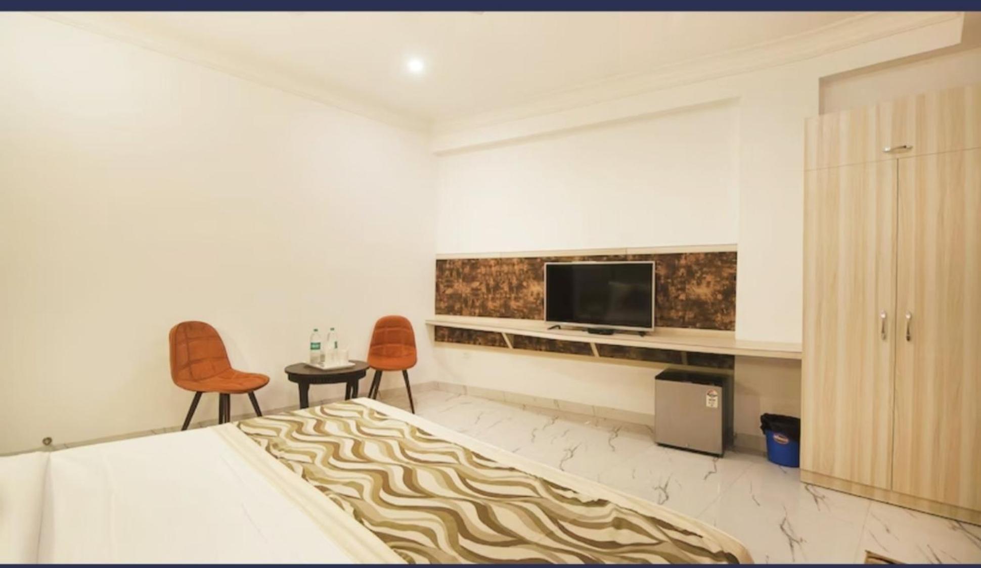 The Almora Residency - Complimentary Airport Trasnfer Otel Yeni Delhi Oda fotoğraf
