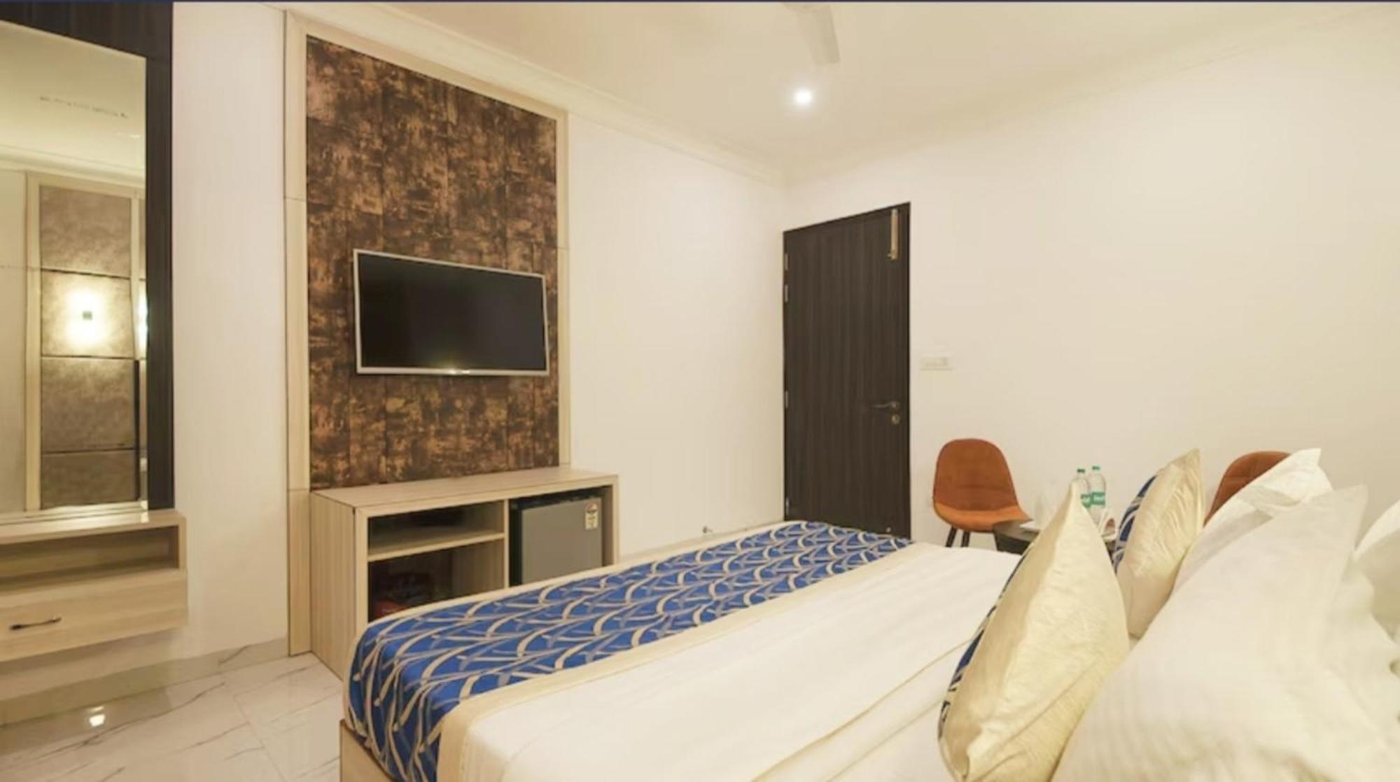 The Almora Residency - Complimentary Airport Trasnfer Otel Yeni Delhi Oda fotoğraf