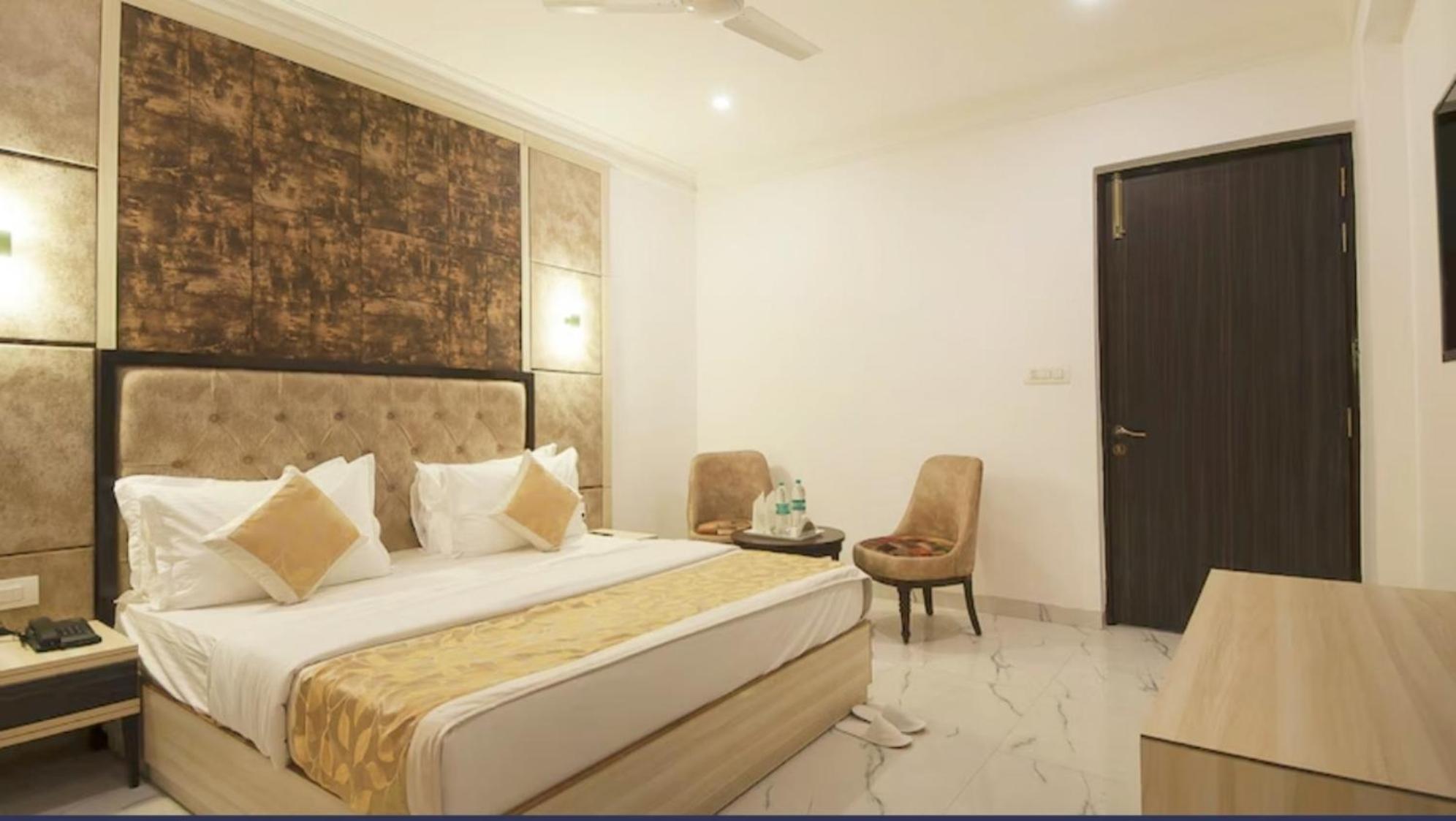 The Almora Residency - Complimentary Airport Trasnfer Otel Yeni Delhi Oda fotoğraf