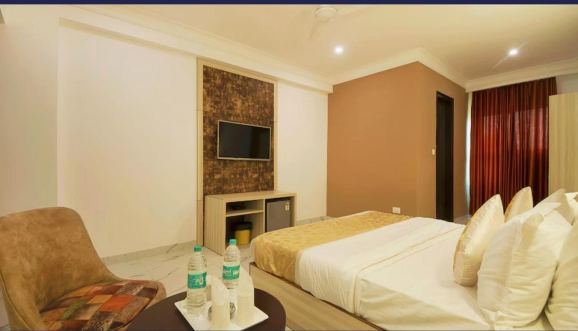 The Almora Residency - Complimentary Airport Trasnfer Otel Yeni Delhi Oda fotoğraf