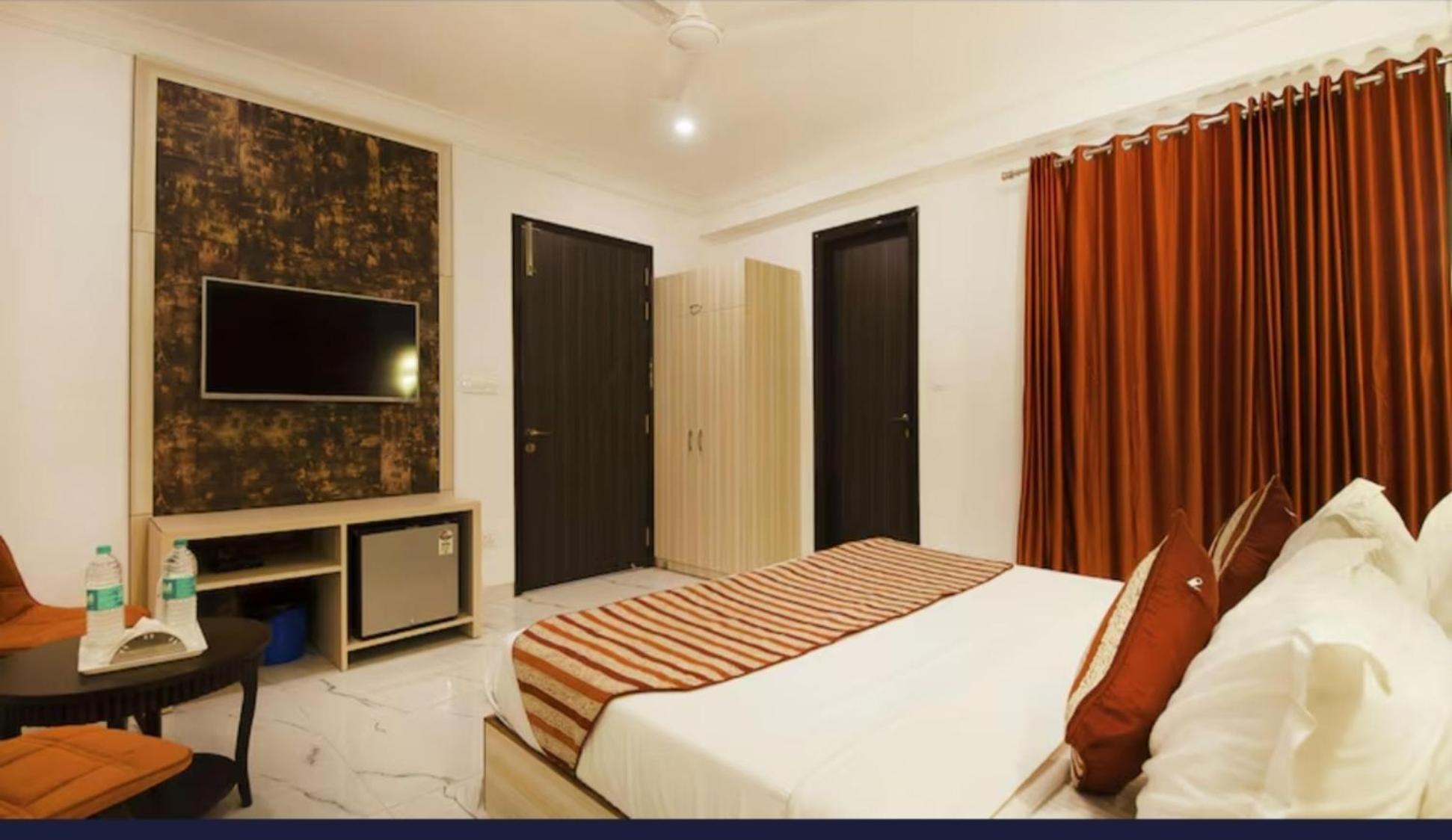 The Almora Residency - Complimentary Airport Trasnfer Otel Yeni Delhi Oda fotoğraf