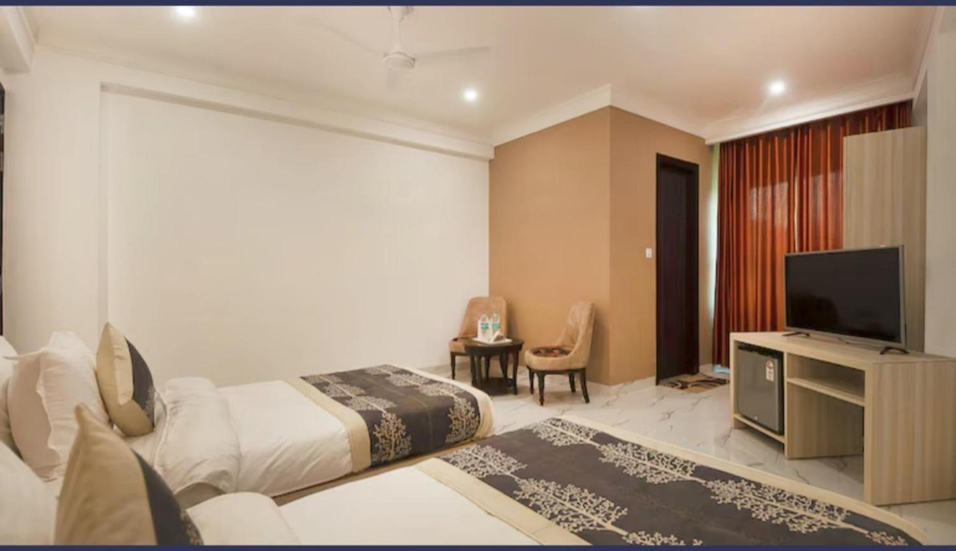 The Almora Residency - Complimentary Airport Trasnfer Otel Yeni Delhi Oda fotoğraf